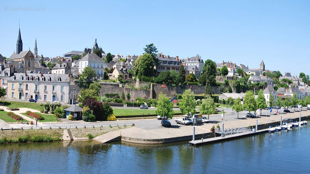 Commerce à CHATEAU-GONTIER