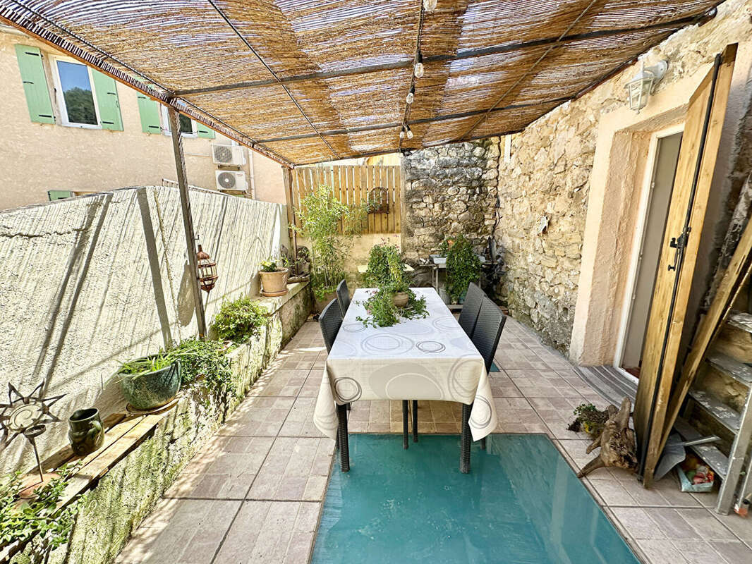 Maison à FONTAINE-DE-VAUCLUSE