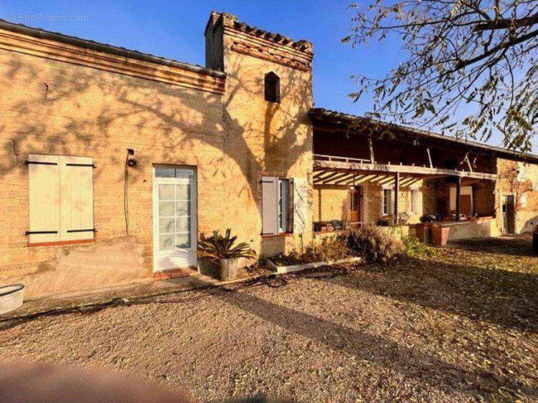 Maison à MONTBARTIER