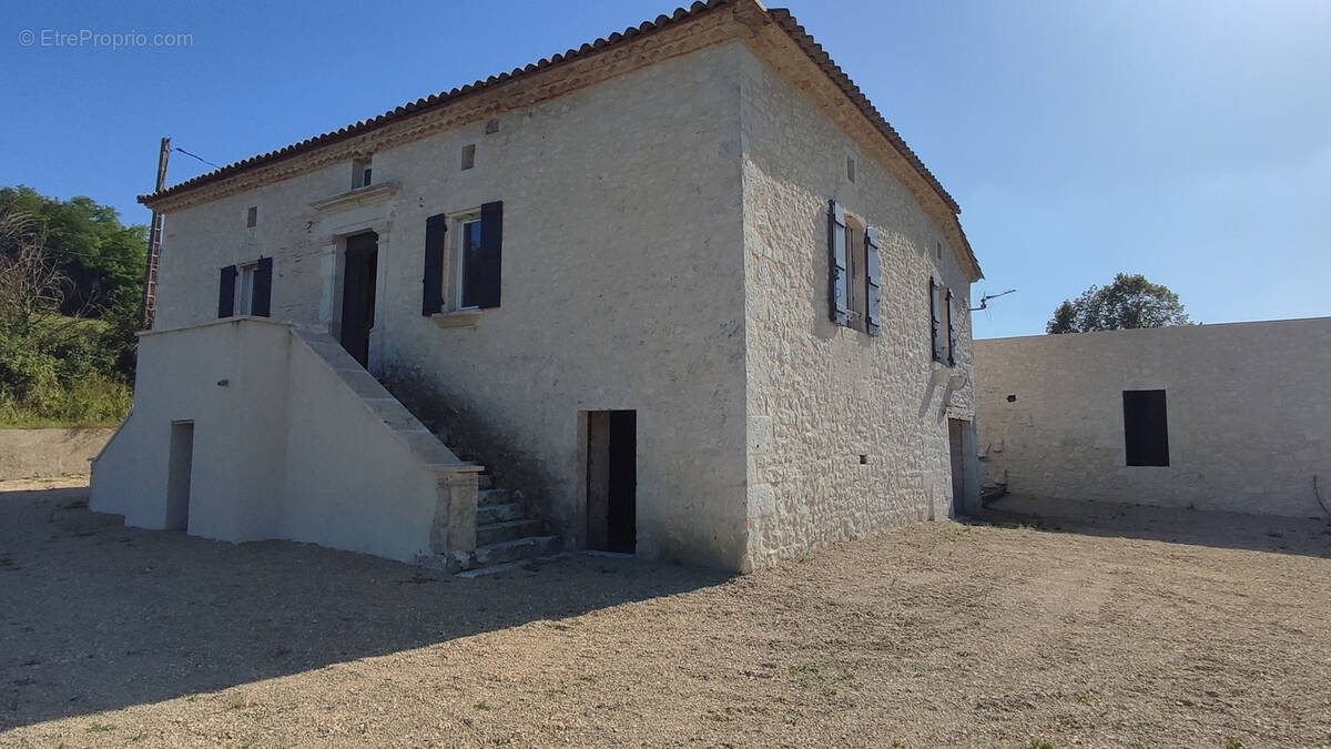 Maison à MONTAIGU-DE-QUERCY
