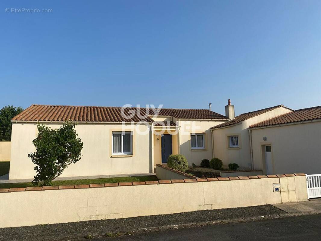 Maison à LONGEVES