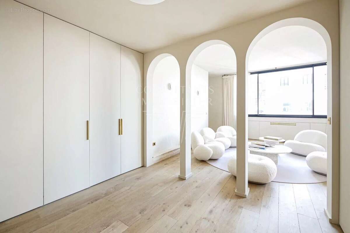 Appartement à PARIS-8E