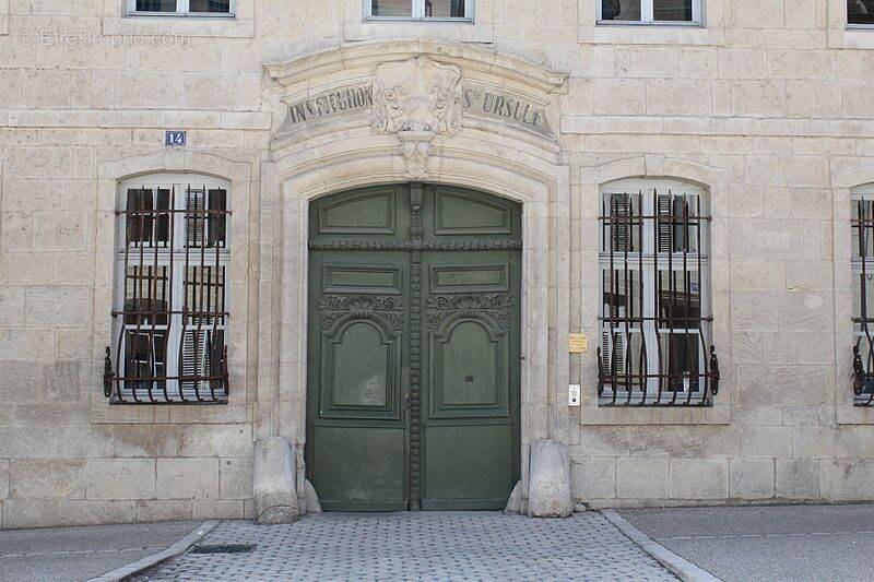 Commerce à DOLE