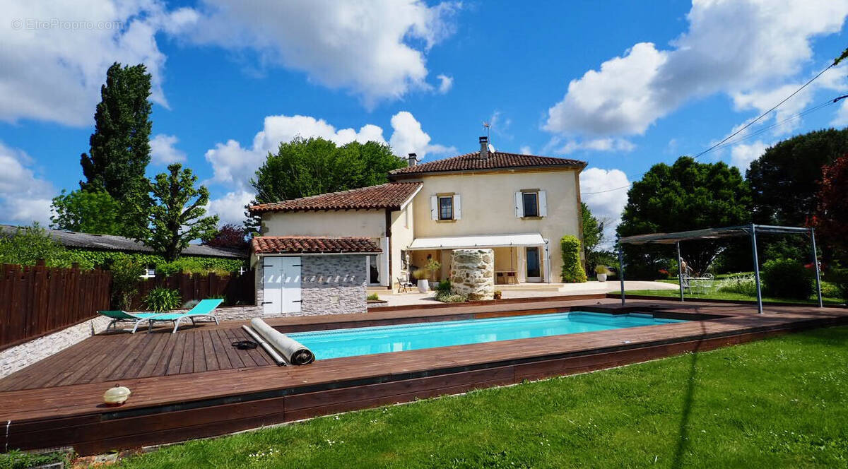 Maison à AURIGNAC