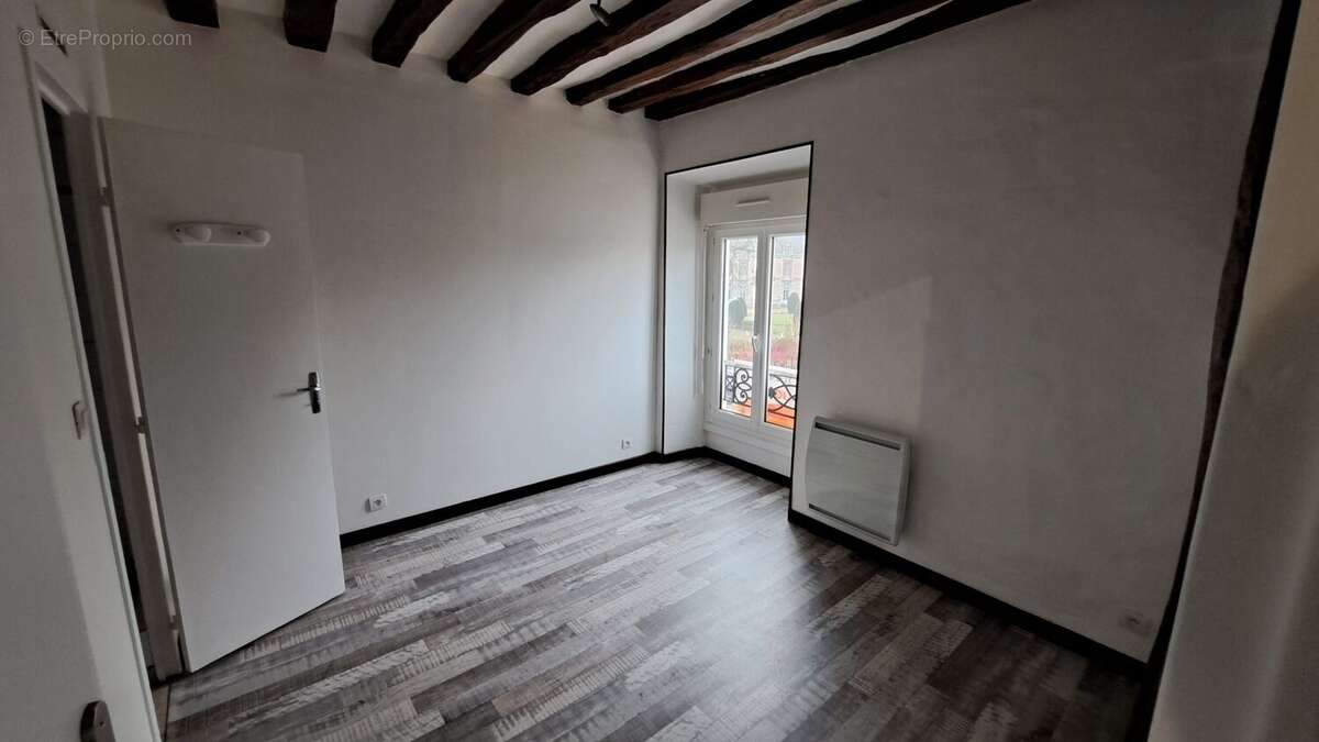 Appartement à FONTENAY-LES-BRIIS