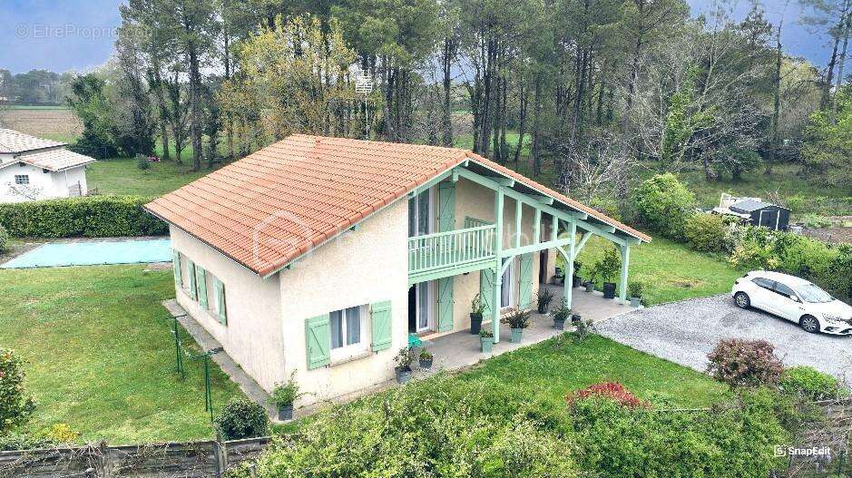 Maison à SAUGNAC-ET-CAMBRAN