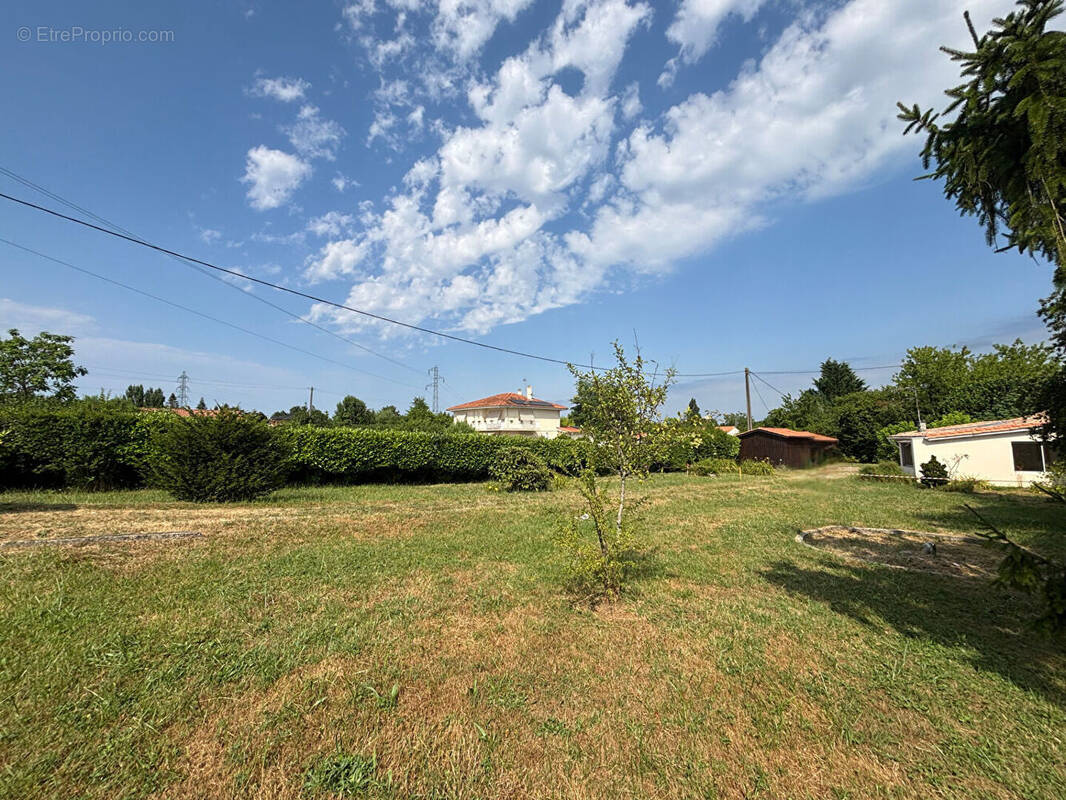 Terrain à LEOGNAN