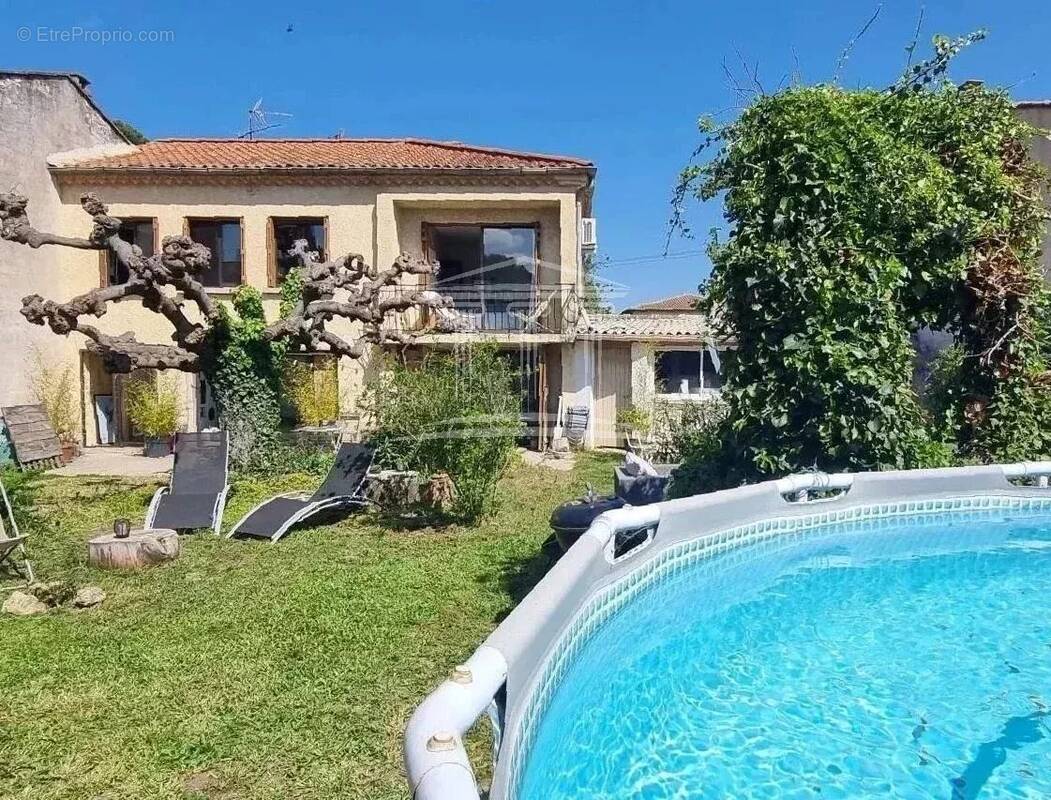 Maison à LE PONTET