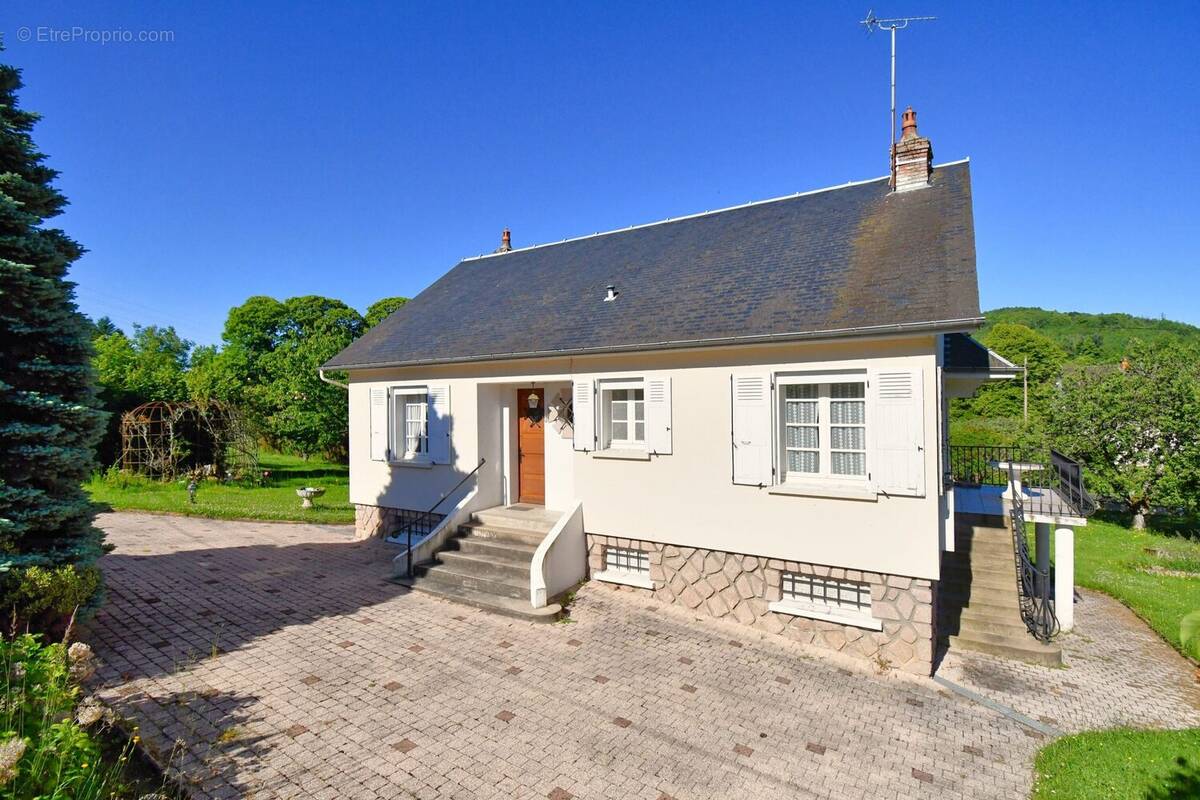 Maison à SAINT-LEGER-SOUS-BEUVRAY