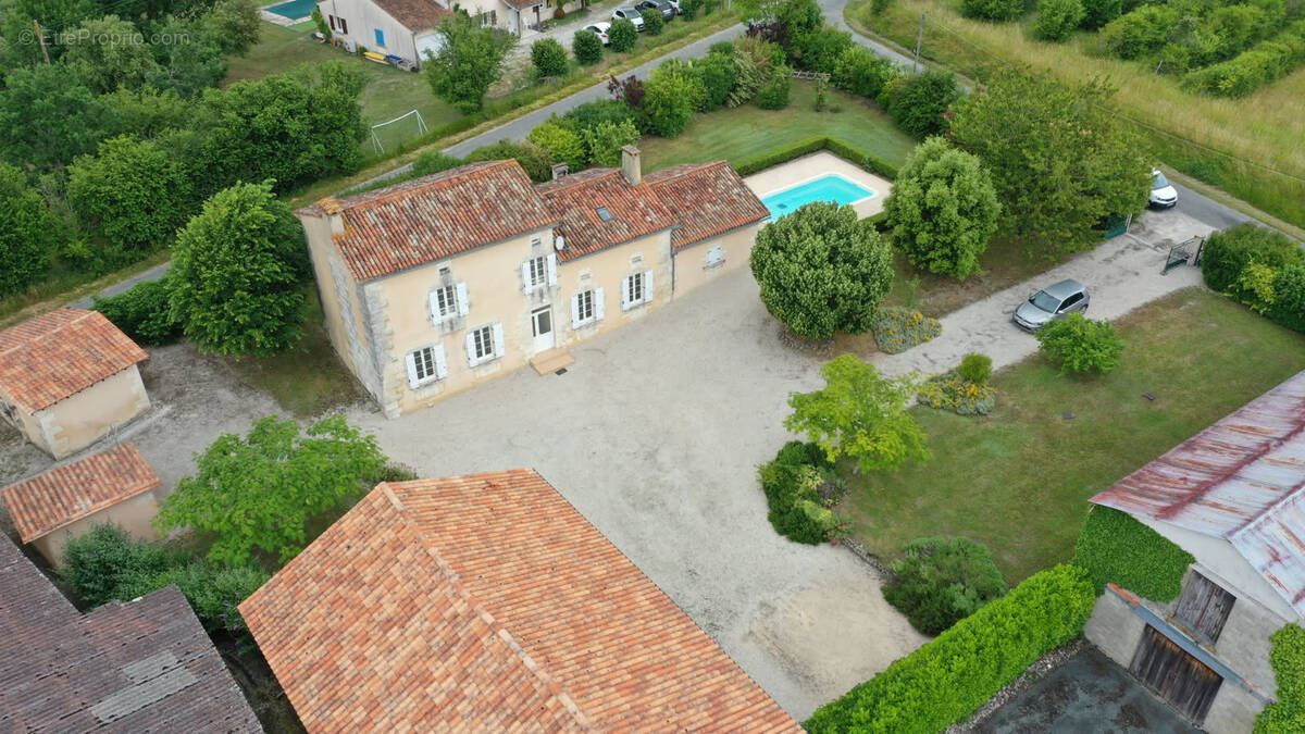 Maison à BONNES