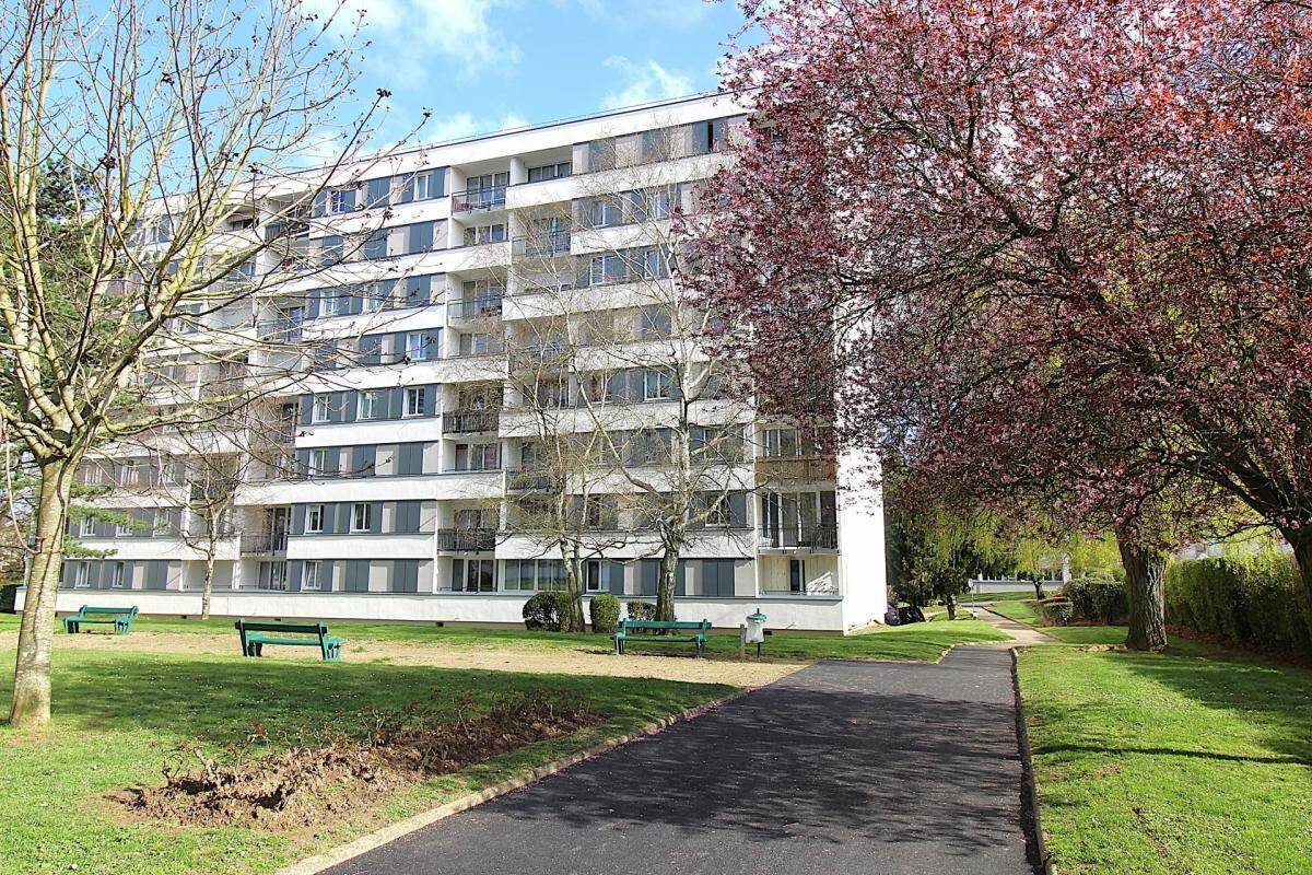 Appartement à LES CLAYES-SOUS-BOIS