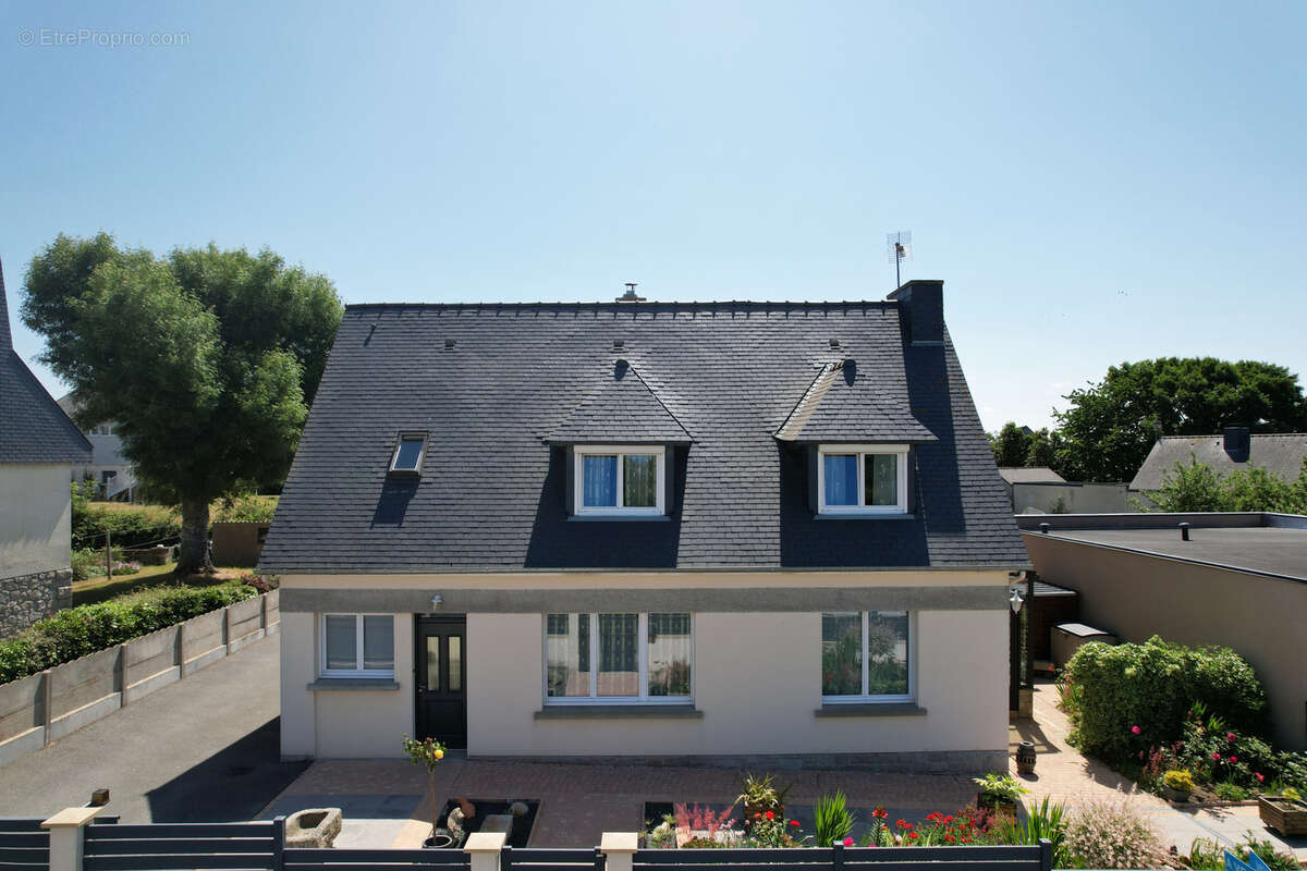 Maison à SAINT-JACUT-DE-LA-MER