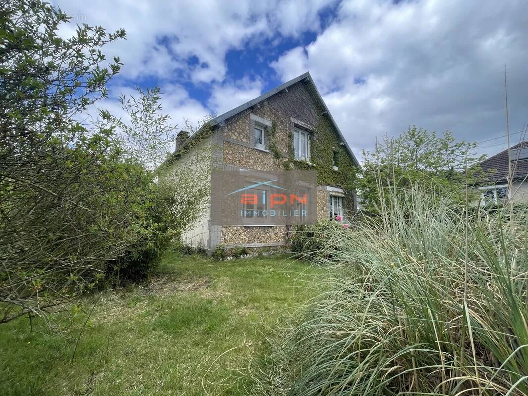 Maison à SAINT-ETIENNE-DU-ROUVRAY