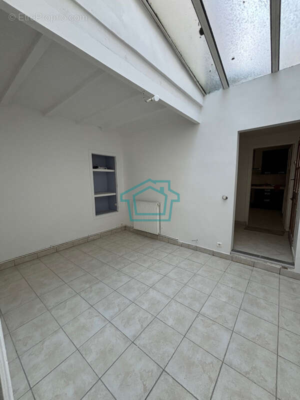 Maison à LA QUEUE-LES-YVELINES