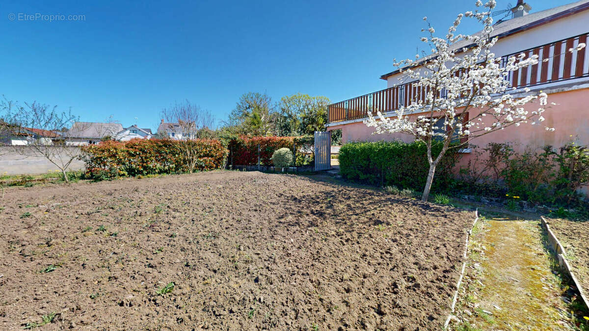 Maison à LONGUE-JUMELLES