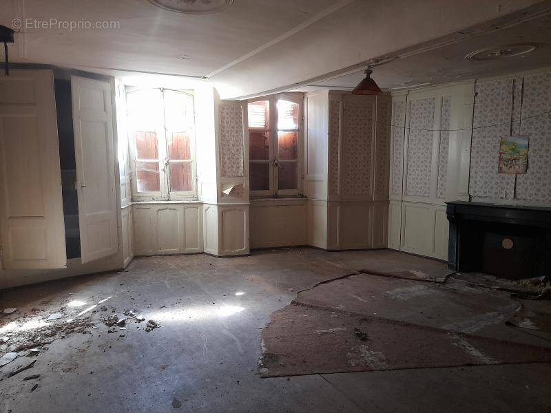 Appartement à SAINT-LEONARD-DE-NOBLAT