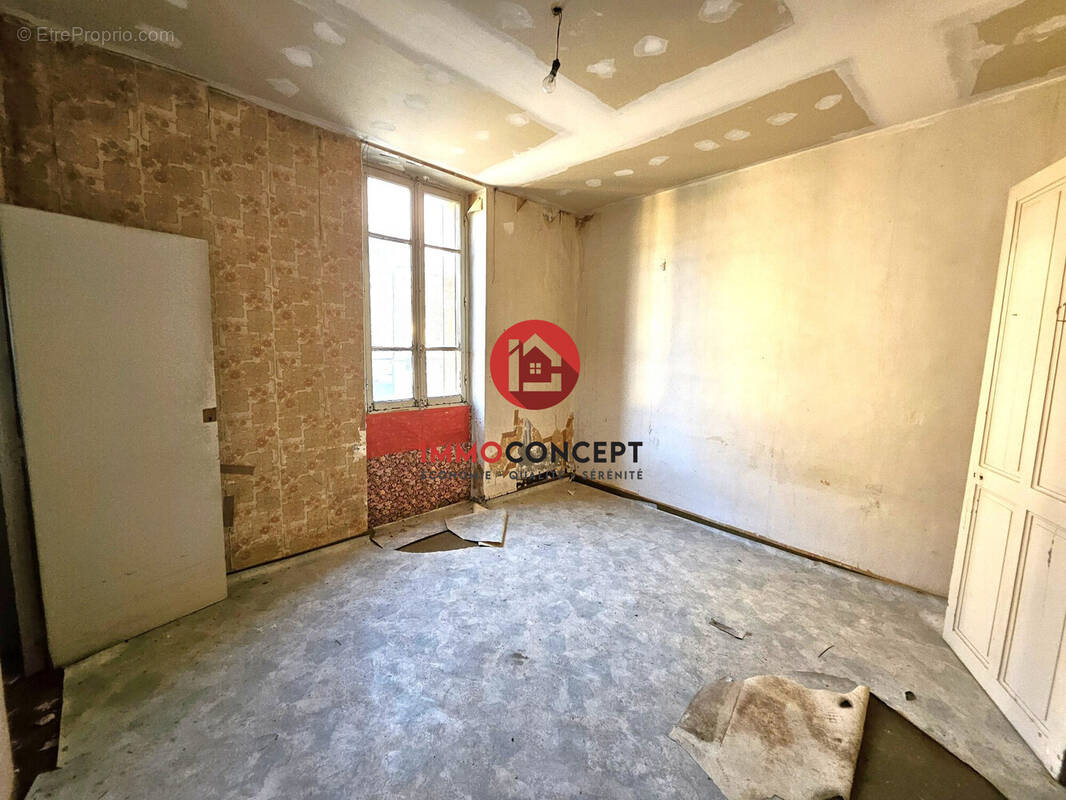 Appartement à BAGNOLS-SUR-CEZE