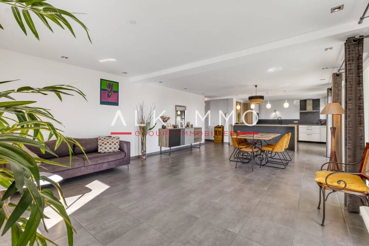 Appartement à SAINT-MARTIN-BELLEVUE