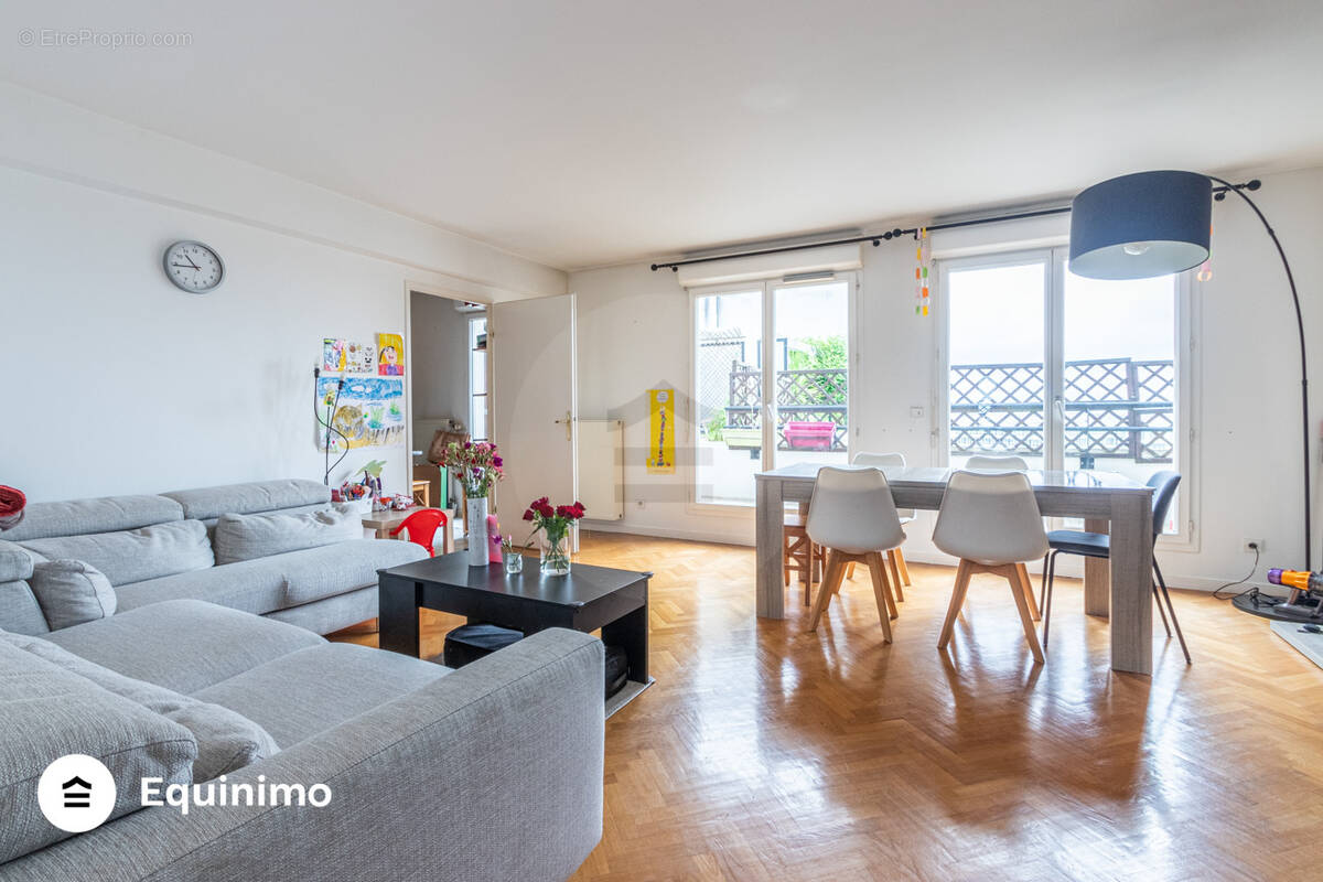 Appartement à COURBEVOIE