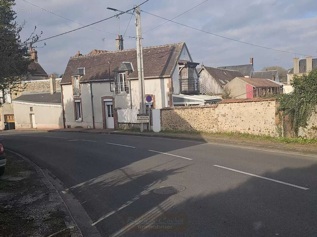 Maison à SAINTE-GENEVIEVE-DES-BOIS