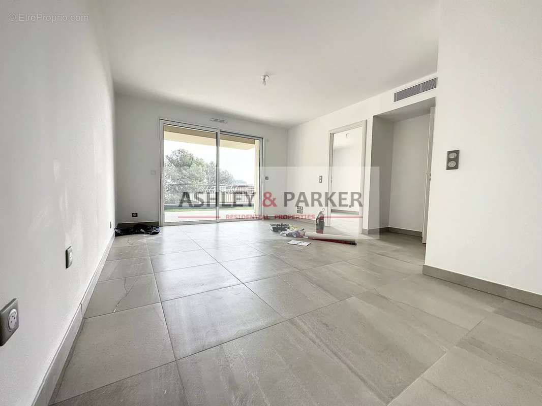 Appartement à EZE