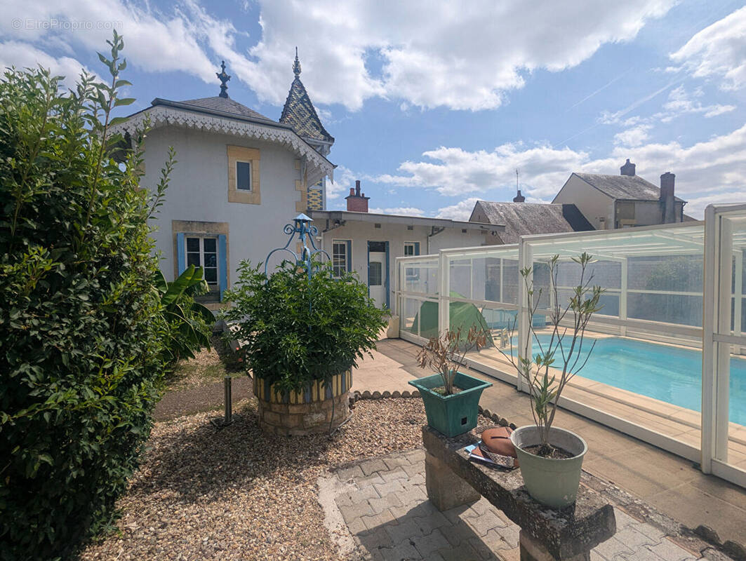 Maison à COULANGES-LES-NEVERS