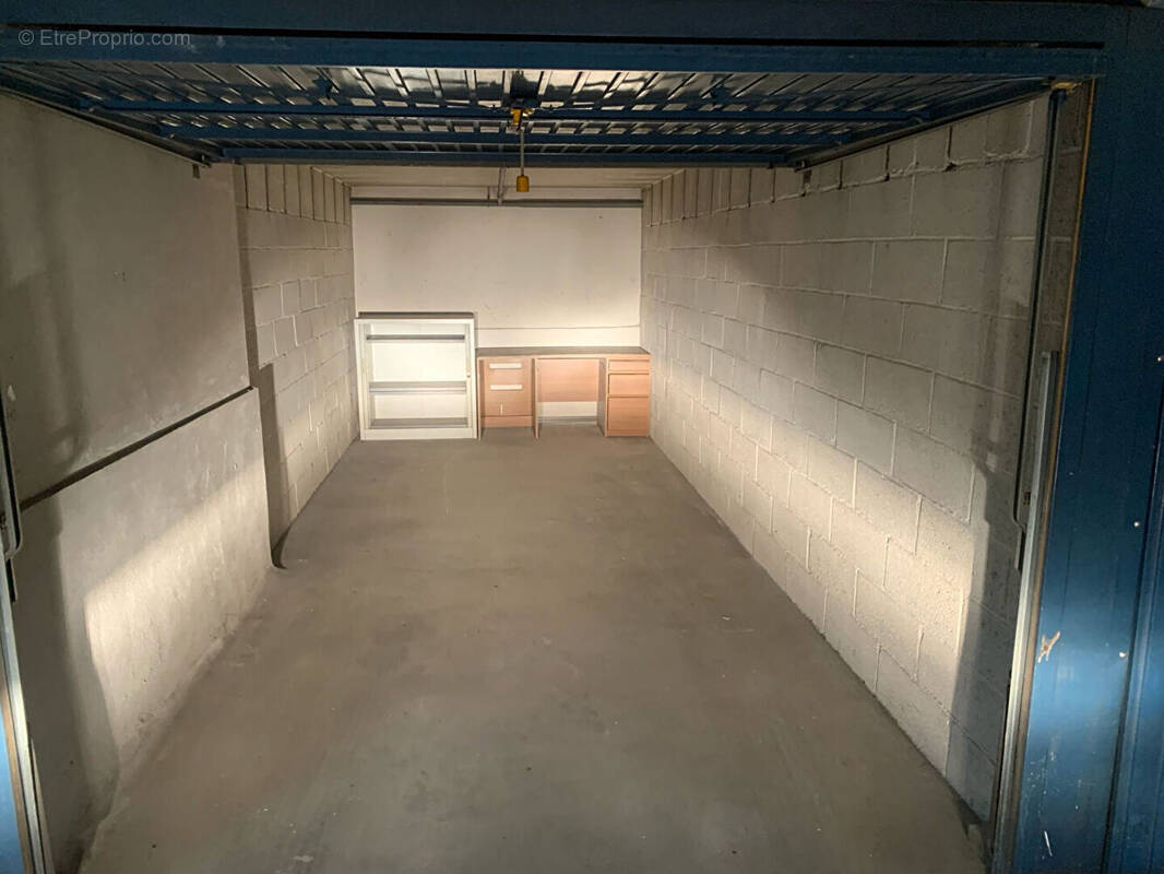 Parking à PARIS-11E