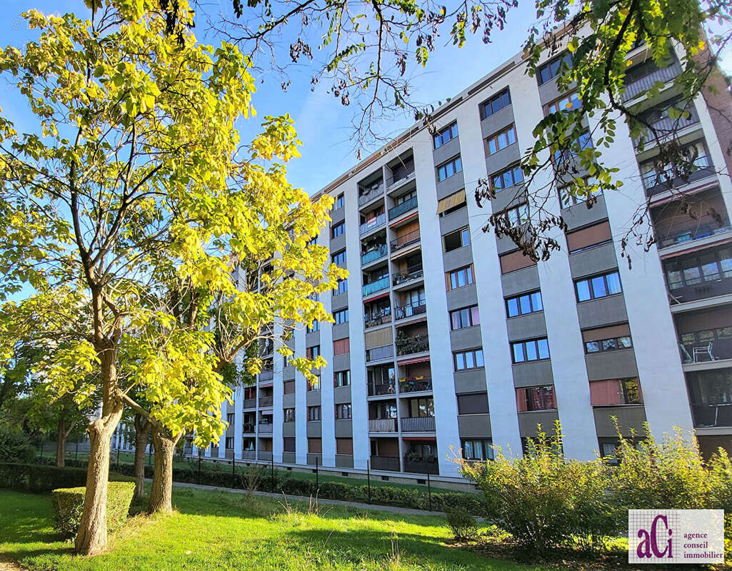 Appartement à L&#039;HAY-LES-ROSES