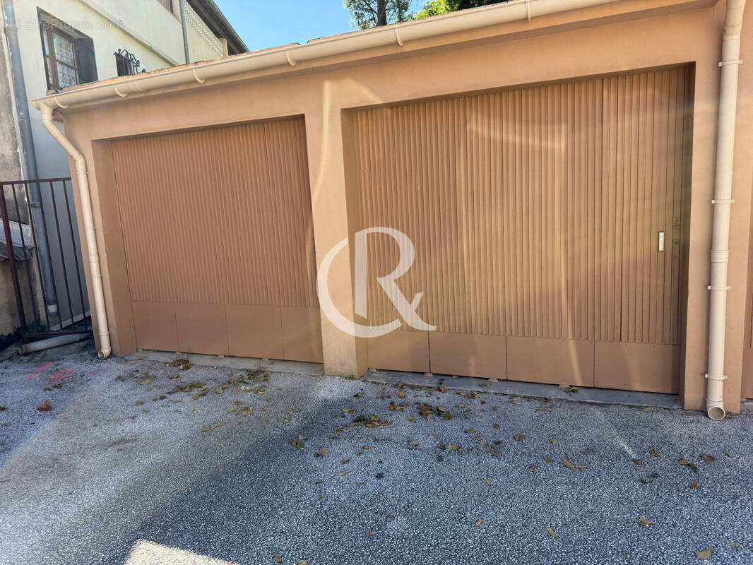 Parking à HYERES