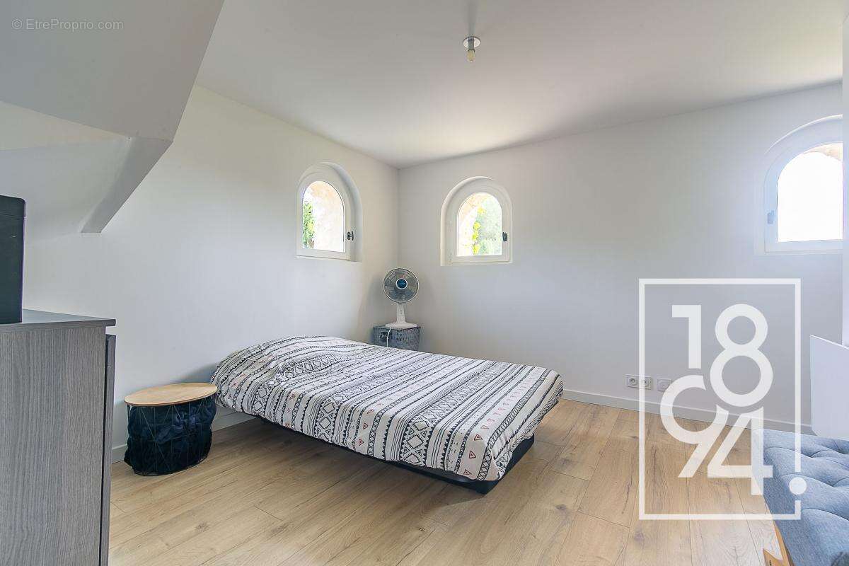 Appartement à LE PUY-SAINTE-REPARADE