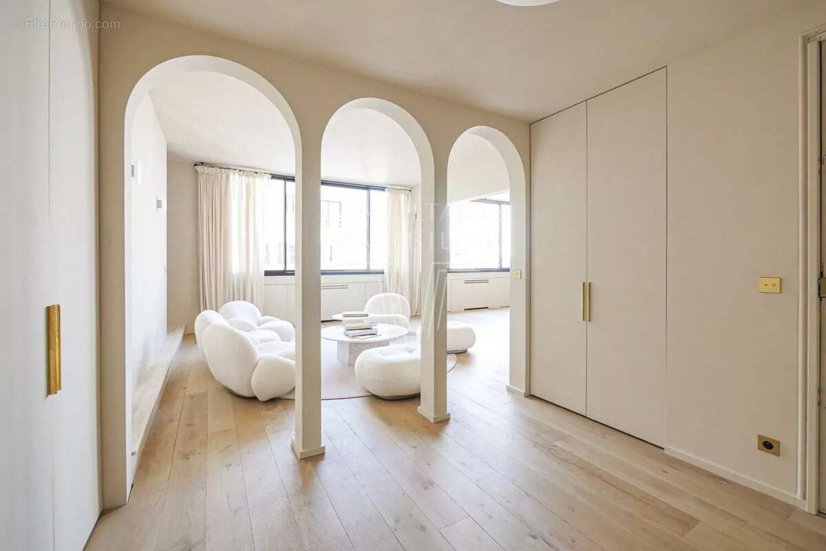 Appartement à PARIS-8E