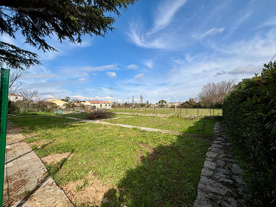 Terrain à LUNEL