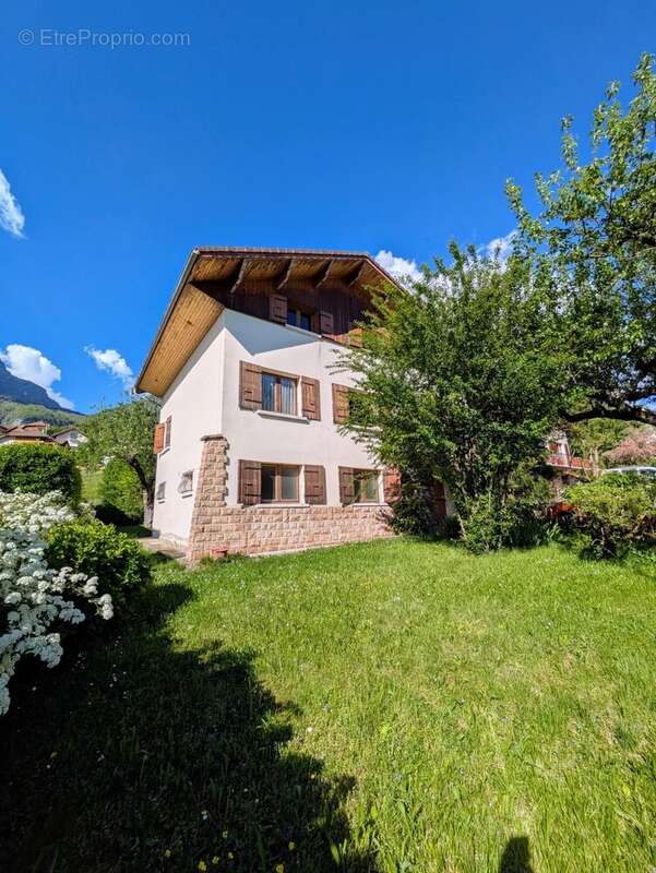 Maison à UGINE