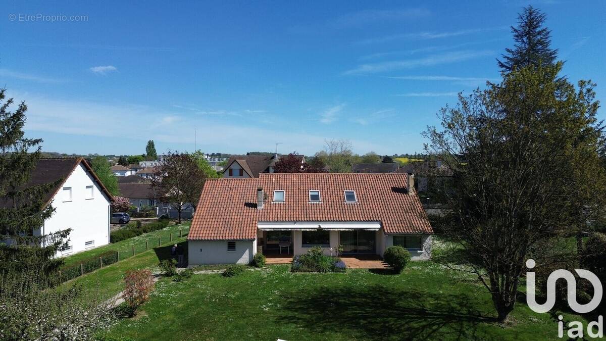 Photo 1 - Maison à CHATELLERAULT