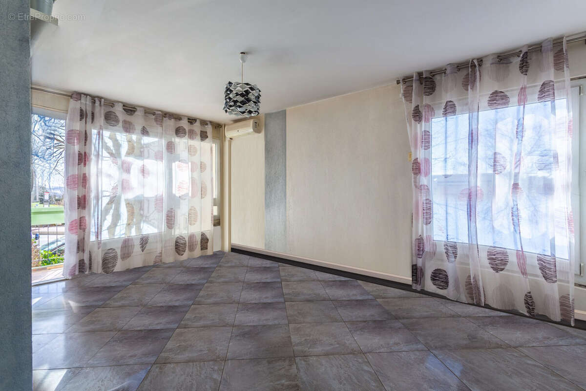 Appartement à OULLINS