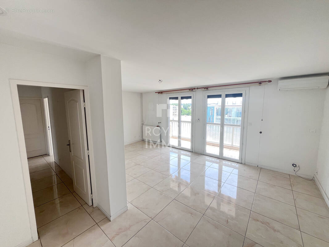 Appartement à LA VALETTE-DU-VAR