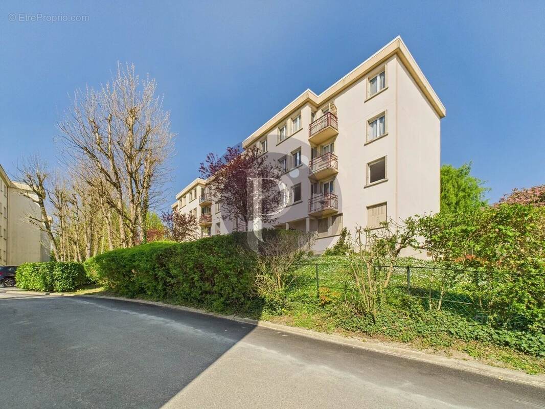 Appartement à VERRIERES-LE-BUISSON