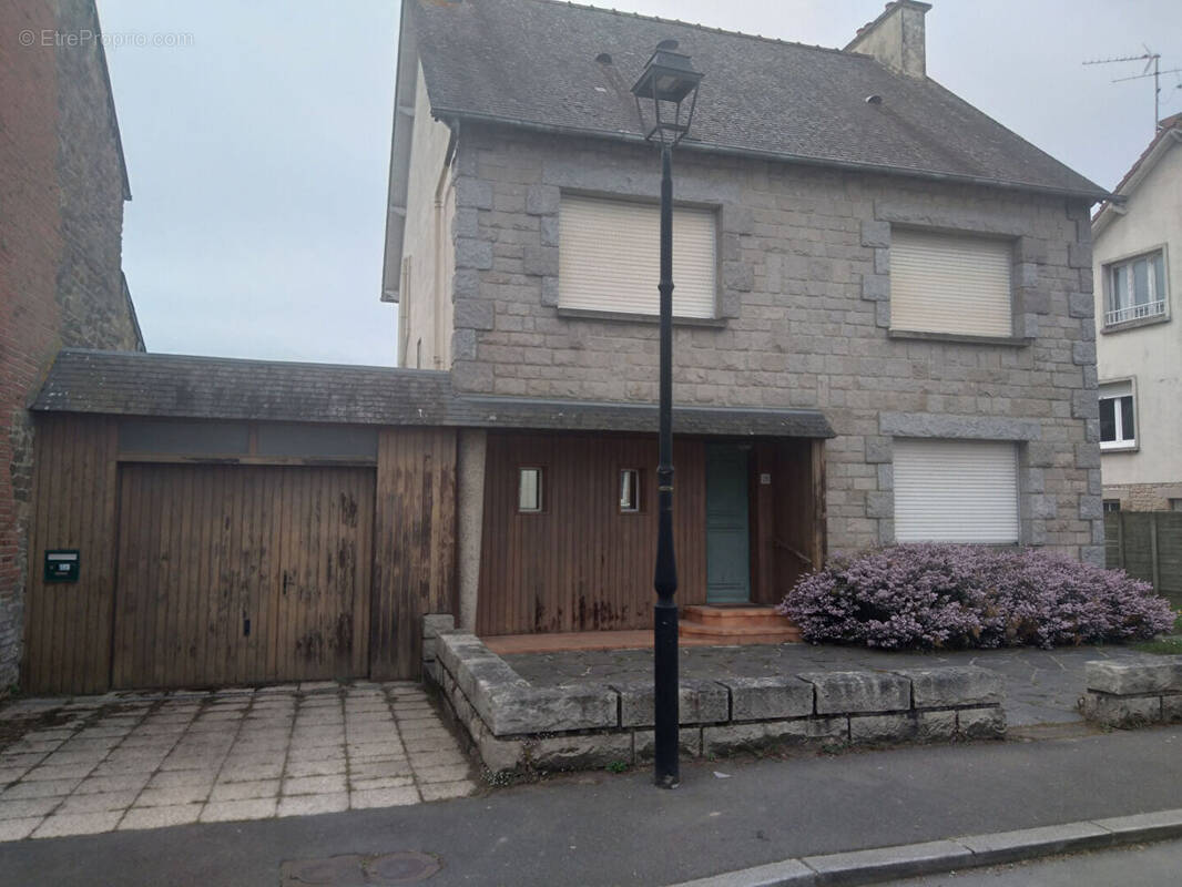 Maison à COMBOURG