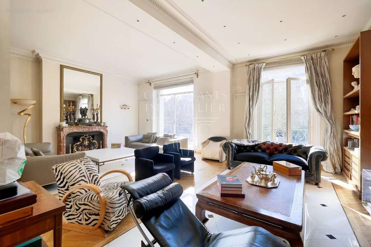 Appartement à PARIS-16E