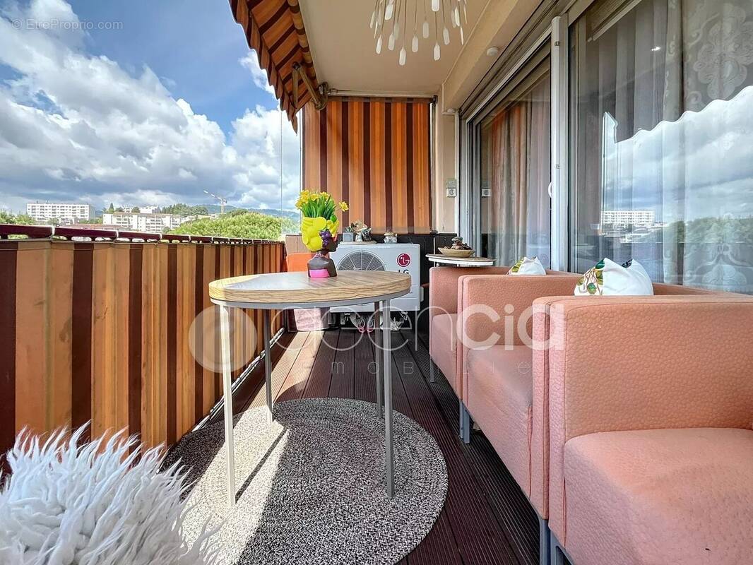 Appartement à LE CANNET