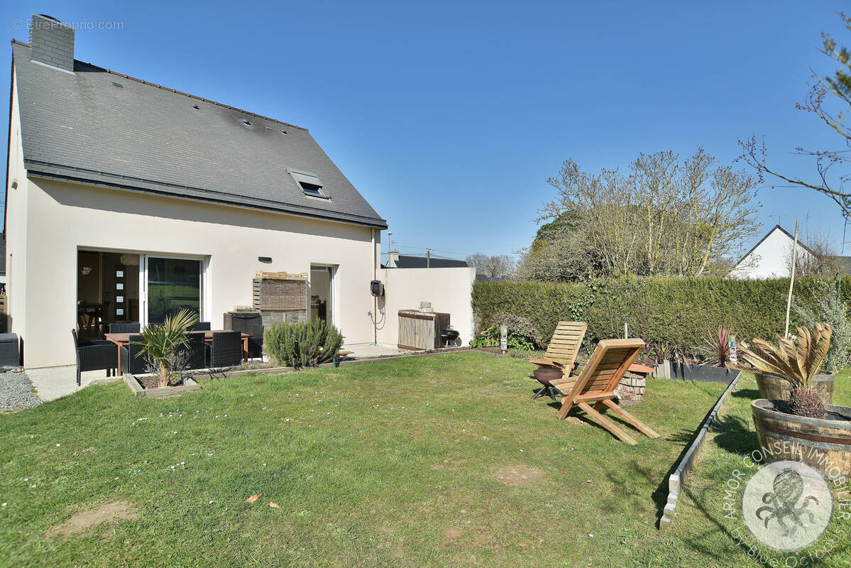 Maison à SAINT-JACUT-DE-LA-MER