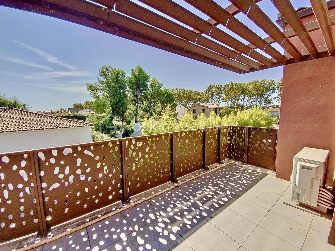 Appartement à MAUGUIO