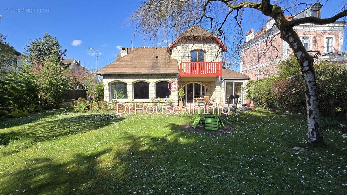 Maison à SAINT-MAUR-DES-FOSSES