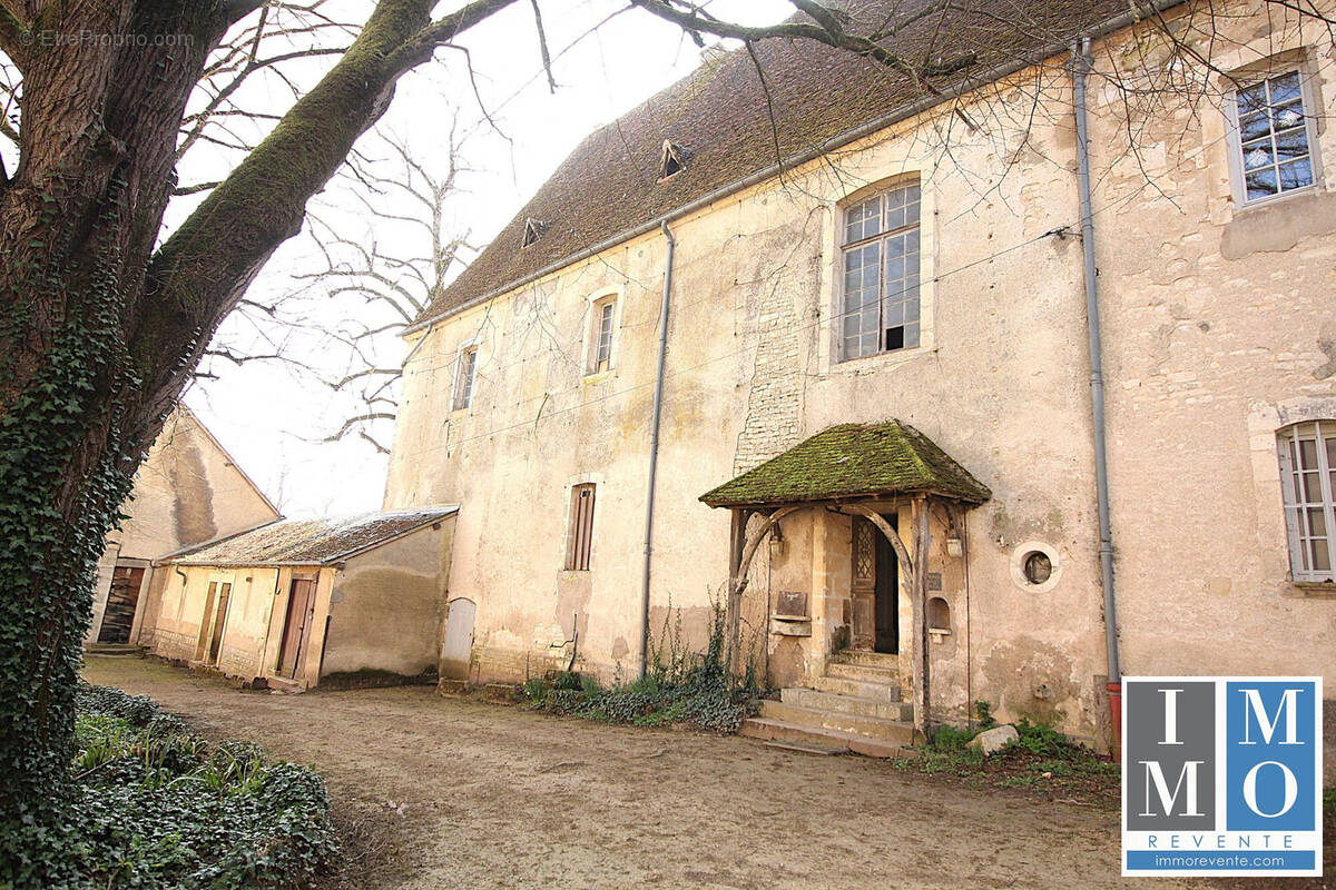 Maison à PLAIMPIED-GIVAUDINS