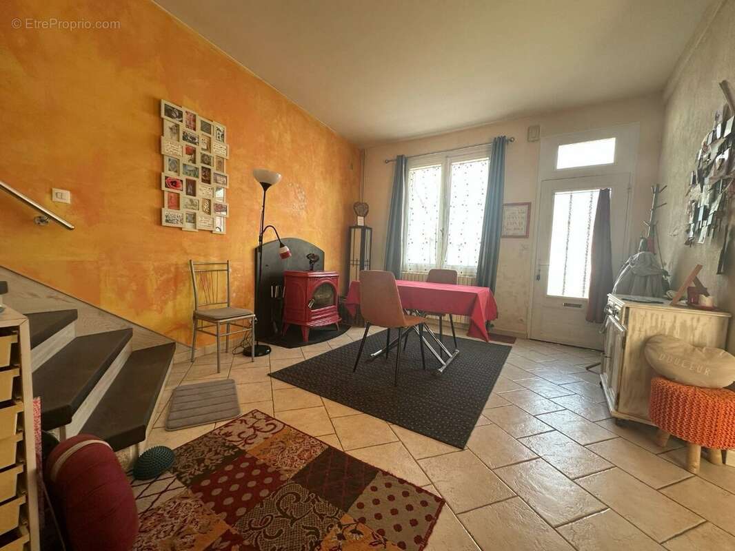 Maison à LONGUE-JUMELLES
