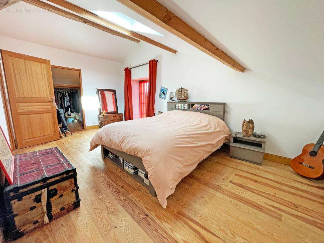 Maison à NEUVIC