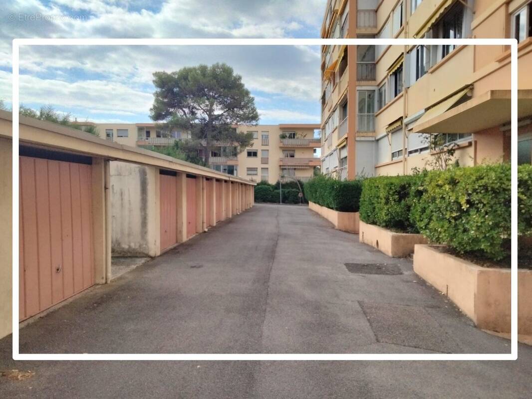 Parking à MANDELIEU-LA-NAPOULE