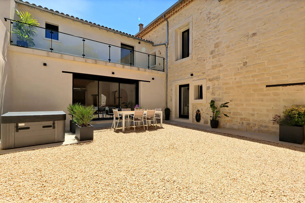 Maison à MAUGUIO