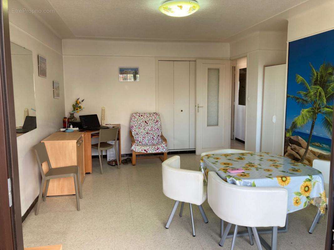 Appartement à SIX-FOURS-LES-PLAGES