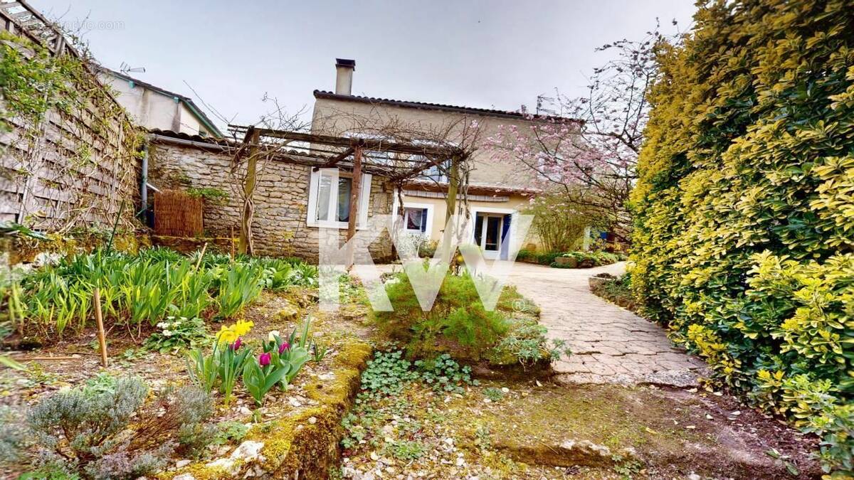 Maison à CHAMPNIERS